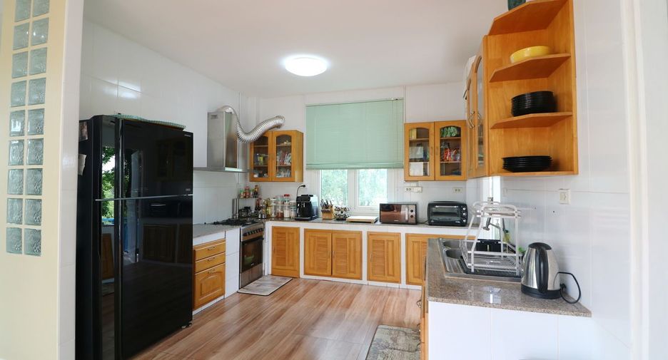 For sale 4 bedrooms house in Wanon Niwat, Sakon Nakhon