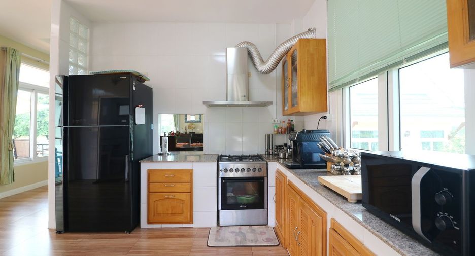 For sale 4 bedrooms house in Wanon Niwat, Sakon Nakhon