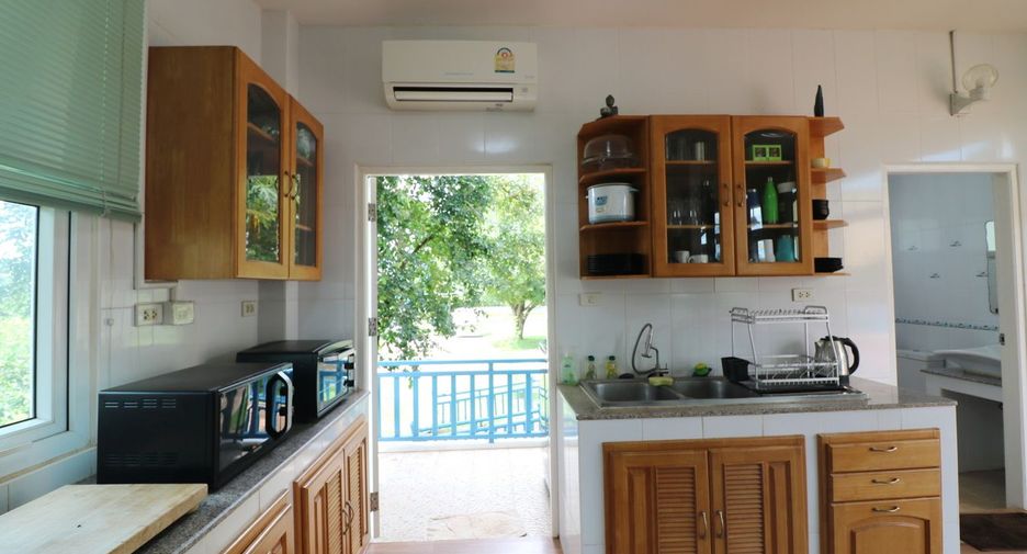 For sale 4 bedrooms house in Wanon Niwat, Sakon Nakhon