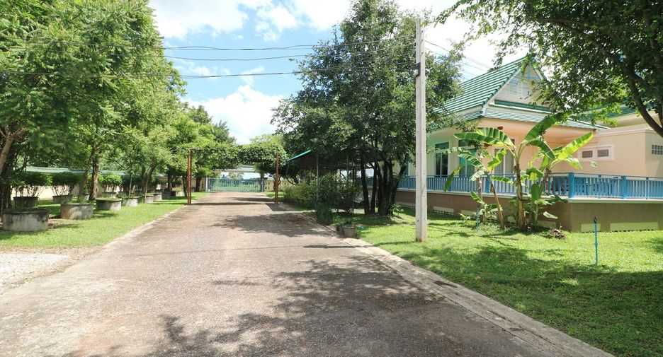 For sale 4 bedrooms house in Wanon Niwat, Sakon Nakhon