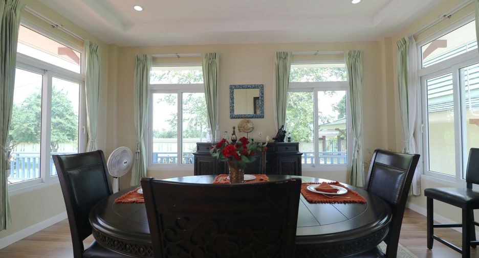 For sale 4 bedrooms house in Wanon Niwat, Sakon Nakhon