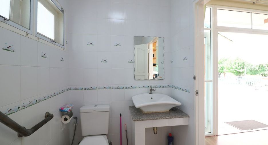 For sale 4 bedrooms house in Wanon Niwat, Sakon Nakhon