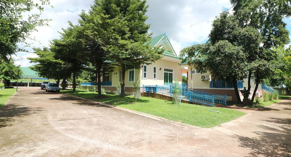 For sale 4 bedrooms house in Wanon Niwat, Sakon Nakhon
