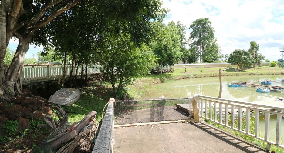 For sale 4 bedrooms house in Wanon Niwat, Sakon Nakhon