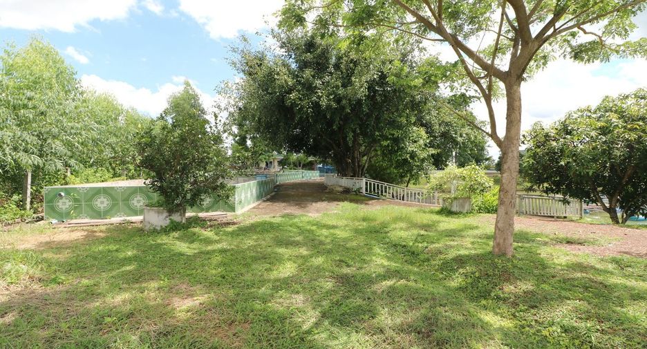 For sale 4 bedrooms house in Wanon Niwat, Sakon Nakhon