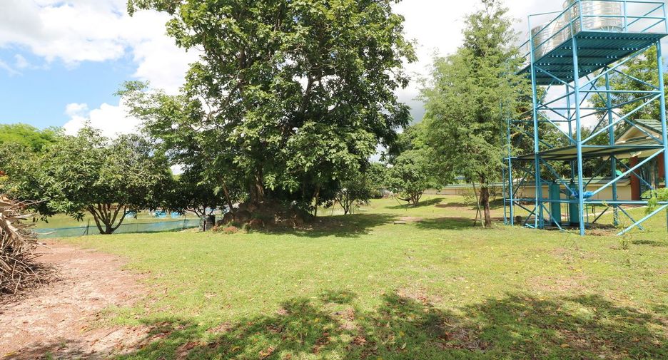 For sale 4 bedrooms house in Wanon Niwat, Sakon Nakhon