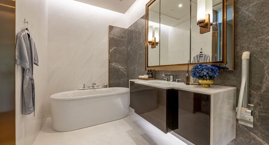 For rent 1 bed condo in Pathum Wan, Bangkok