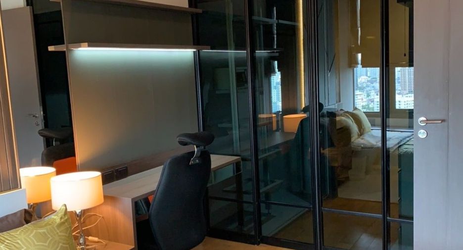Condo en alquiler de 1 habitaciones en Khlong Toei, Bangkok