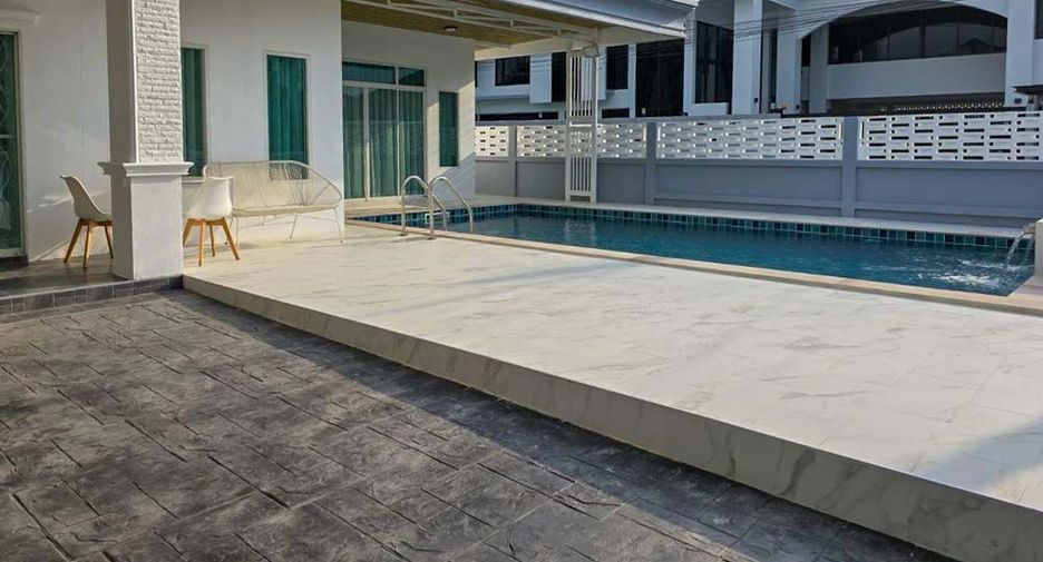 For rent 3 bedrooms villa in San Kamphaeng, Chiang Mai