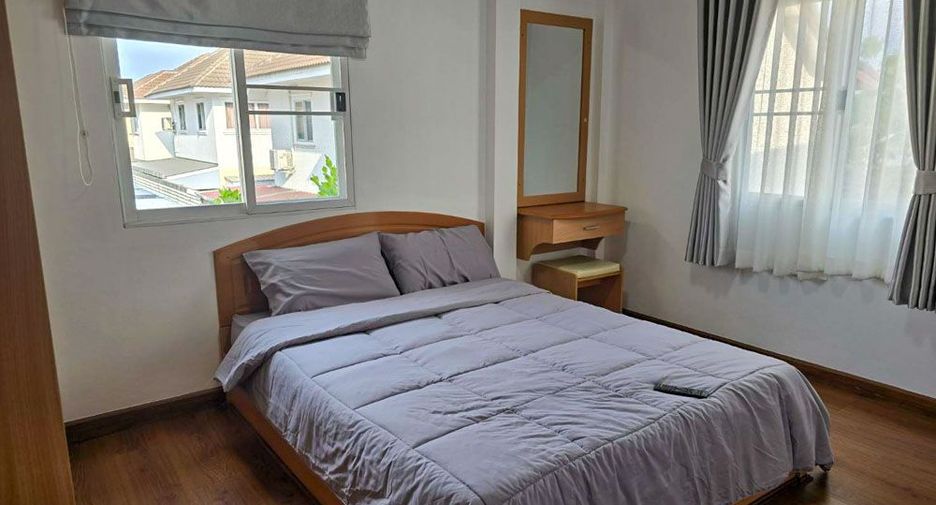 For rent 3 bedrooms villa in San Kamphaeng, Chiang Mai