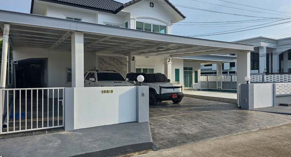 For rent 3 bedrooms villa in San Kamphaeng, Chiang Mai