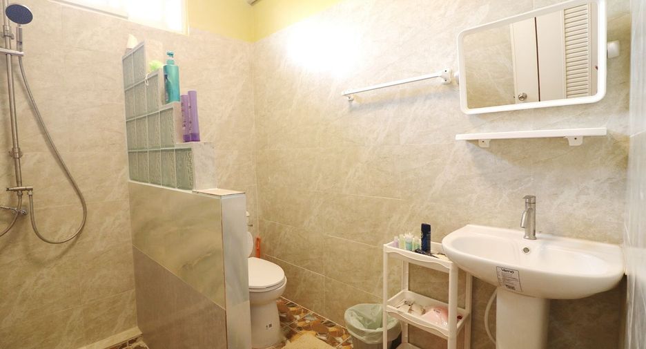 For sale 6 bedrooms house in Mueang Kalasin, Kalasin