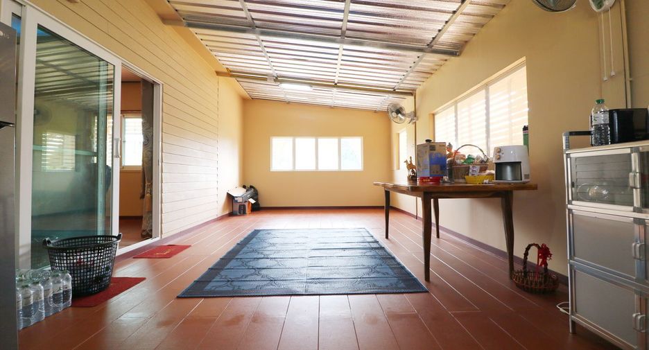 For sale 6 bedrooms house in Mueang Kalasin, Kalasin