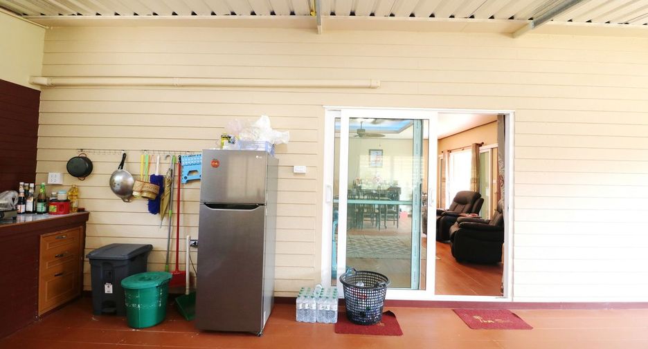 For sale 6 bedrooms house in Mueang Kalasin, Kalasin