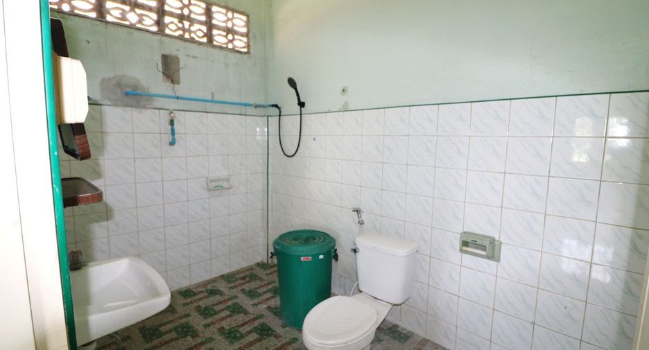 For sale 6 bedrooms house in Mueang Kalasin, Kalasin