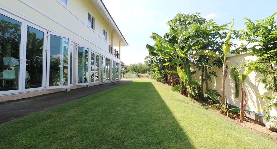 For sale 5 bed house in Kumphawapi, Udon Thani