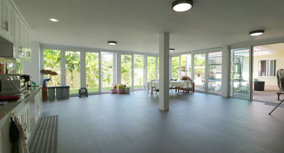 For sale 5 bed house in Kumphawapi, Udon Thani
