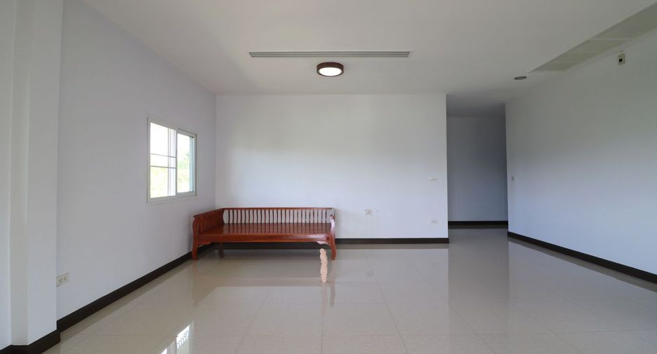 For sale 5 bed house in Kumphawapi, Udon Thani
