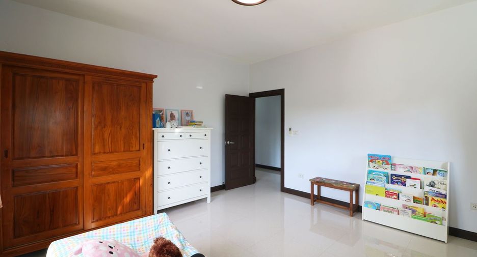 For sale 5 bed house in Kumphawapi, Udon Thani