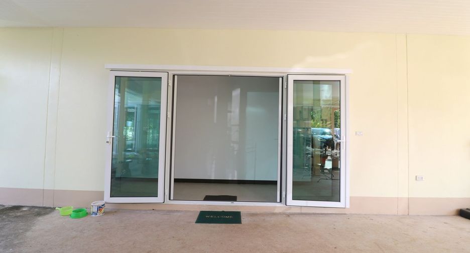 For sale 5 bed house in Kumphawapi, Udon Thani