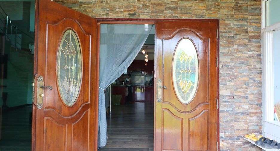 For sale 4 bed house in Phen, Udon Thani