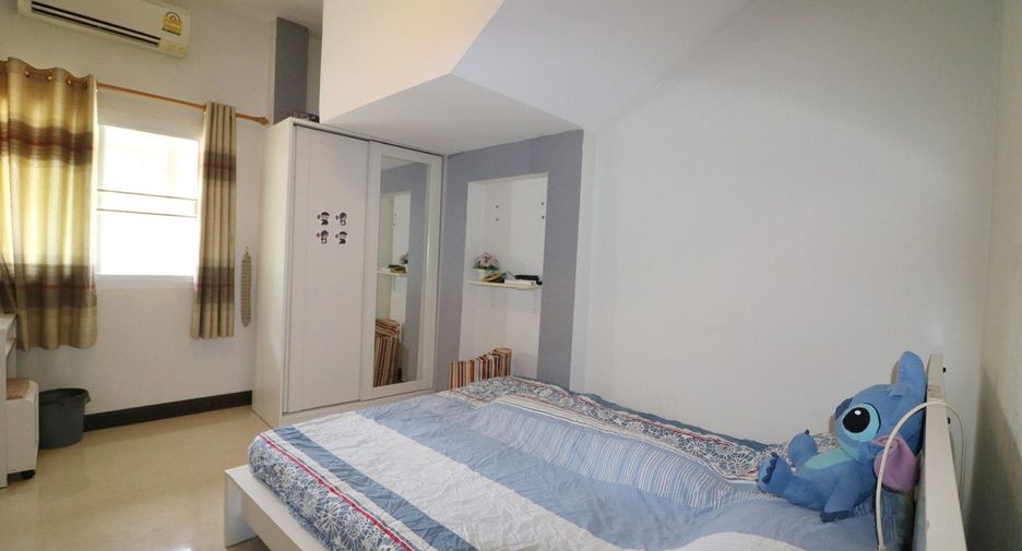 For sale 4 bed house in Phen, Udon Thani