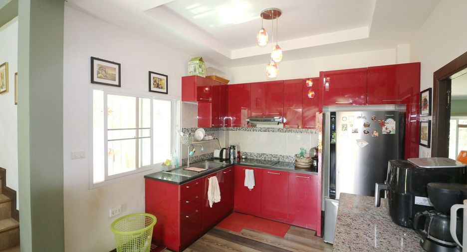 For sale 4 bed house in Phen, Udon Thani