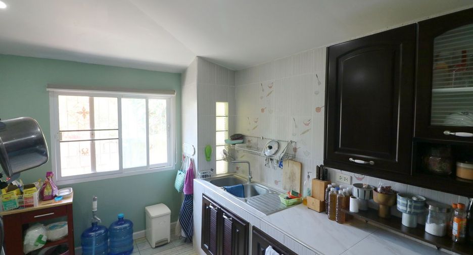 For sale 4 bed house in Phen, Udon Thani
