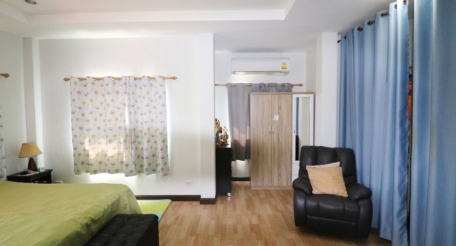 For sale 4 bed house in Phen, Udon Thani