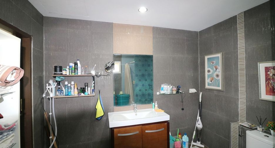 For sale 4 bed house in Phen, Udon Thani