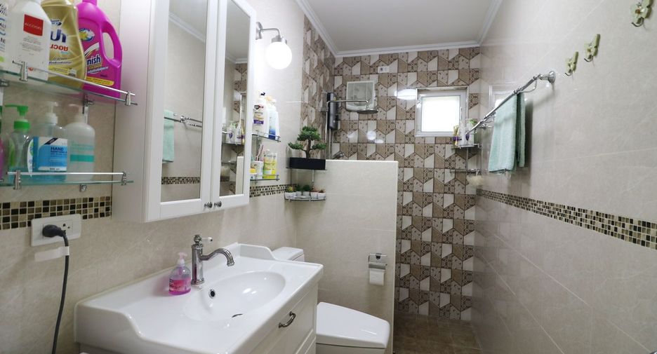 For sale 4 bedrooms house in Lam Plai Mat, Buriram