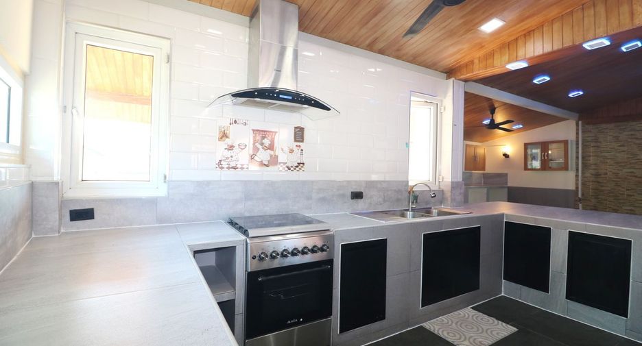 For sale 4 bed house in Mueang Udon Thani, Udon Thani