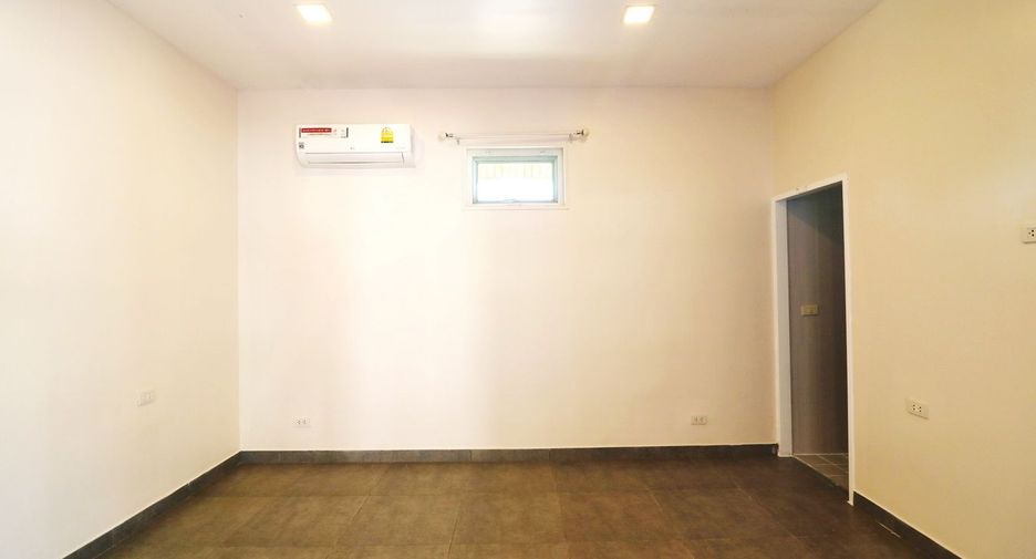 For sale 4 bed house in Mueang Udon Thani, Udon Thani