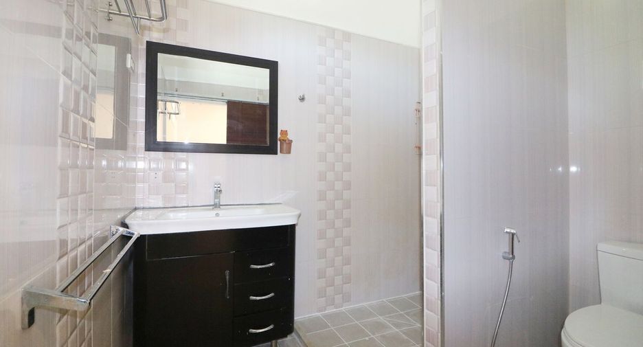 For sale 4 bed house in Mueang Udon Thani, Udon Thani