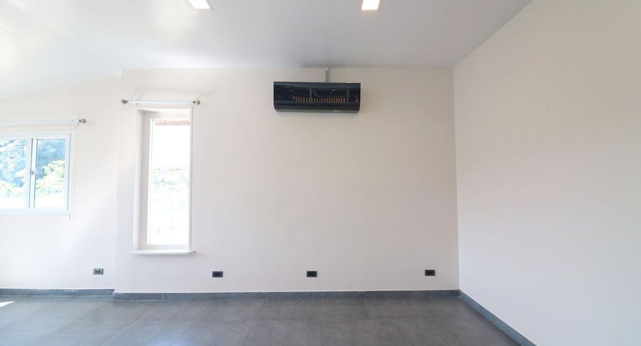 For sale 4 bed house in Mueang Udon Thani, Udon Thani