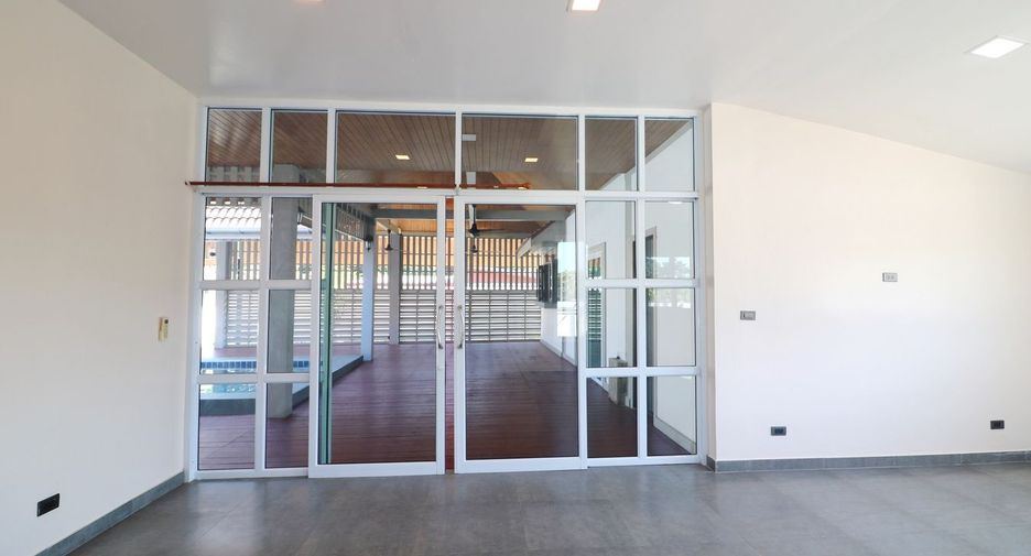 For sale 4 bed house in Mueang Udon Thani, Udon Thani