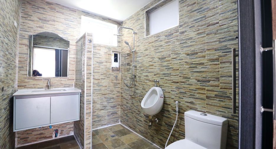 For sale 4 bed house in Mueang Udon Thani, Udon Thani
