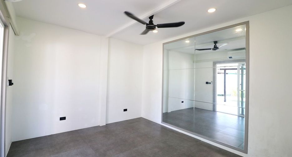 For sale 4 bed house in Mueang Udon Thani, Udon Thani