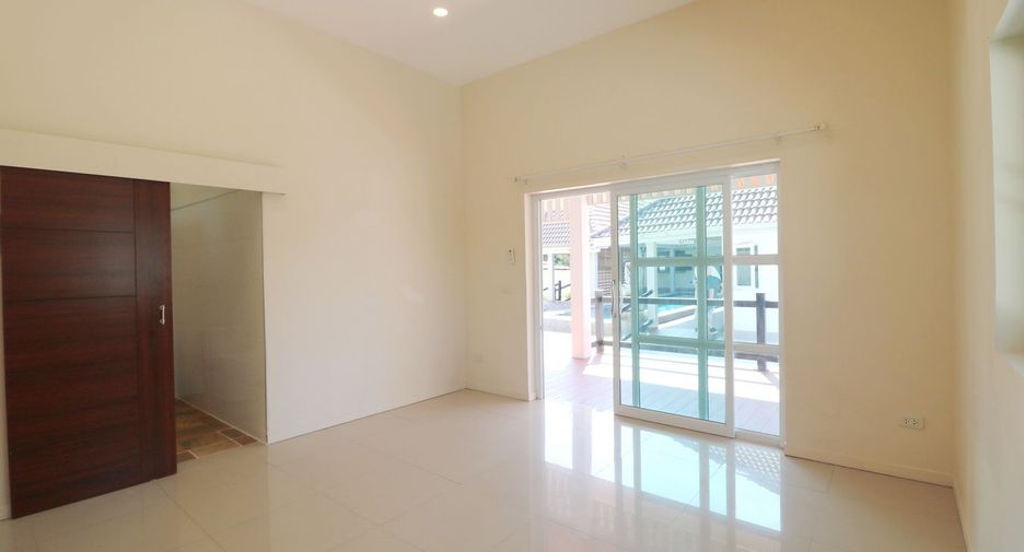 For sale 4 bed house in Mueang Udon Thani, Udon Thani