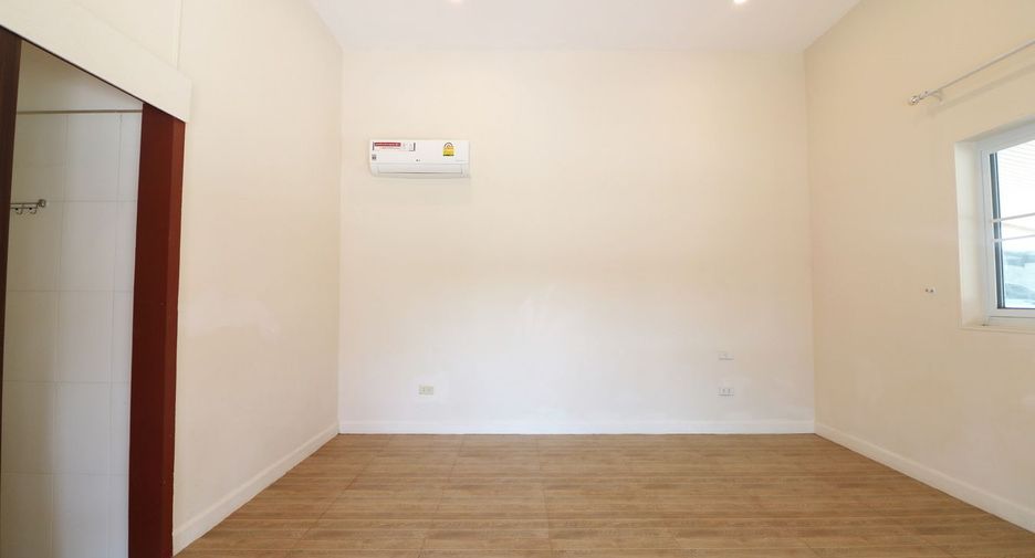 For sale 4 bed house in Mueang Udon Thani, Udon Thani