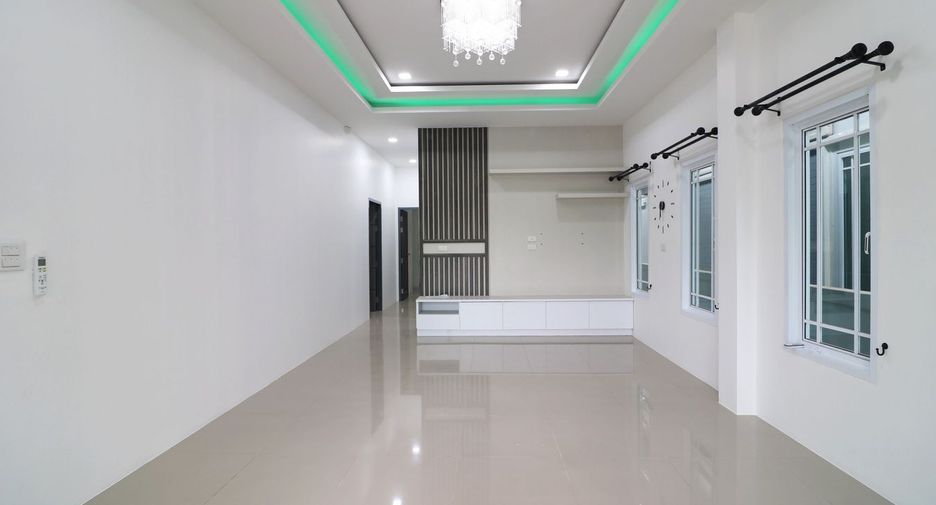 For sale 3 bed house in Mueang Udon Thani, Udon Thani