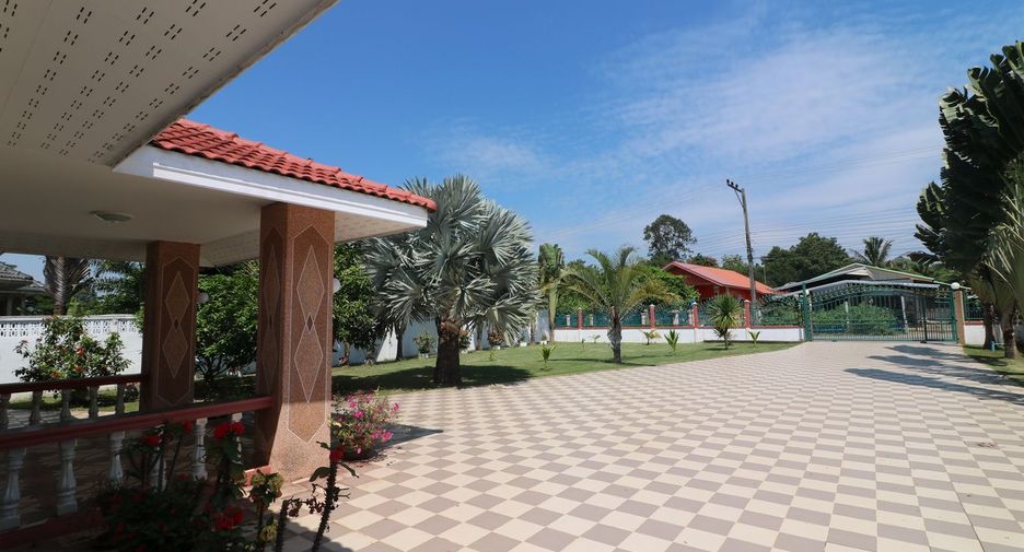 For sale 4 bed house in Mueang Udon Thani, Udon Thani