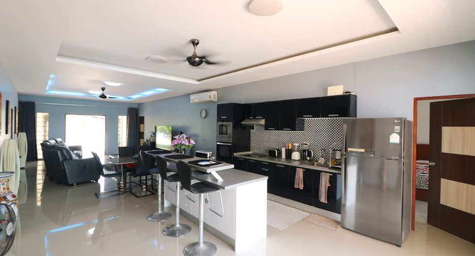 For sale 4 bed house in Mueang Udon Thani, Udon Thani