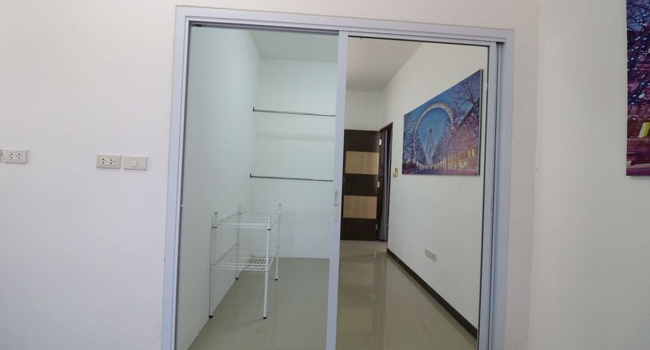 For sale 4 bed house in Mueang Udon Thani, Udon Thani