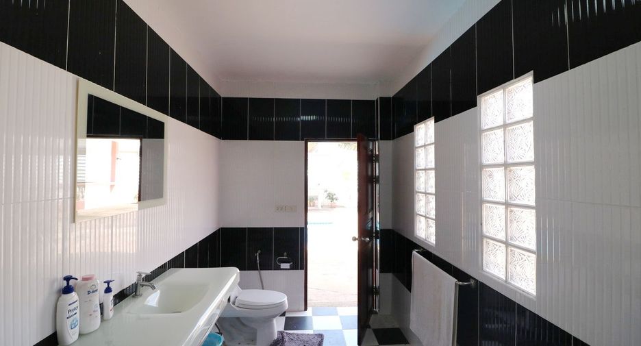 For sale 4 bed house in Mueang Udon Thani, Udon Thani