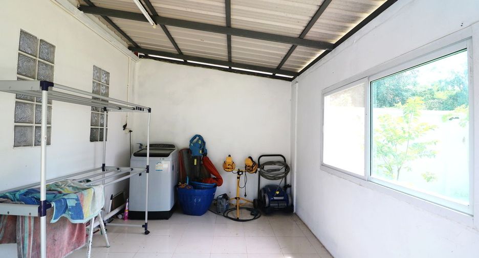 For sale 4 bed house in Mueang Udon Thani, Udon Thani