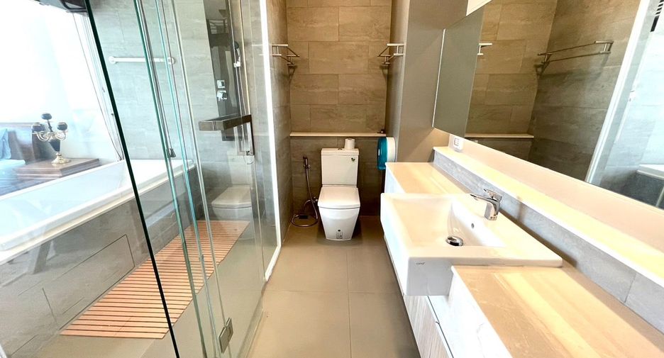 For sale 2 ベッドルーム condo in Bang Lamung, Chonburi