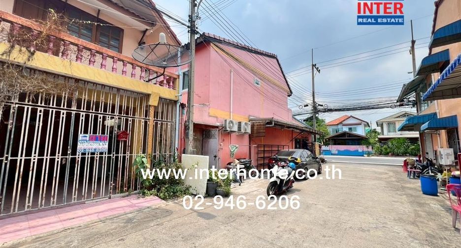 For sale 2 bed townhouse in Mueang Samut Sakhon, Samut Sakhon