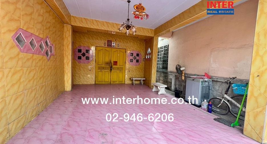 For sale 2 bed townhouse in Mueang Samut Sakhon, Samut Sakhon