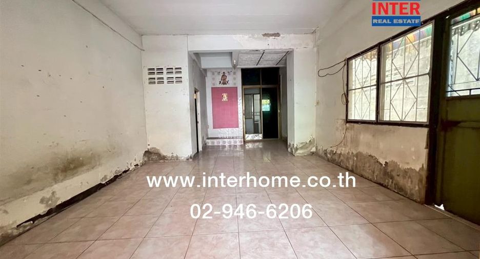 For sale 2 bed townhouse in Mueang Samut Sakhon, Samut Sakhon